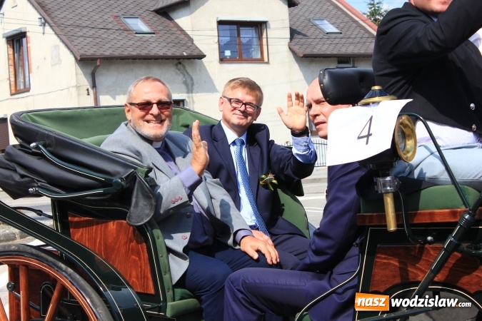 Zdjęcie w galerii na portalu naszwodzislaw.com: Szejki z Dubaju, bukowski Batman oraz Barbie i Ken, czyli pomysłowy korowód dożynkowy w Lubomi wiadomości z regionu