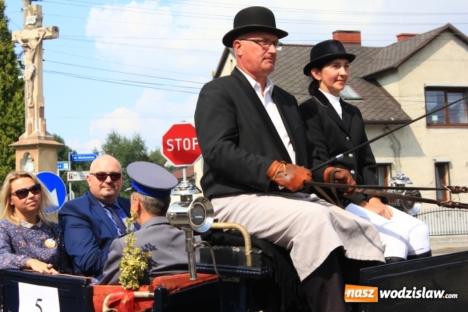 Zdjęcie w galerii na portalu naszwodzislaw.com: Szejki z Dubaju, bukowski Batman oraz Barbie i Ken, czyli pomysłowy korowód dożynkowy w Lubomi wiadomości z regionu