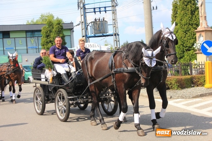 Zdjęcie w galerii na portalu naszwodzislaw.com: Szejki z Dubaju, bukowski Batman oraz Barbie i Ken, czyli pomysłowy korowód dożynkowy w Lubomi wiadomości z regionu