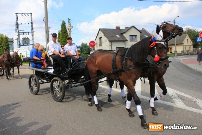 Zdjęcie w galerii na portalu naszwodzislaw.com: Szejki z Dubaju, bukowski Batman oraz Barbie i Ken, czyli pomysłowy korowód dożynkowy w Lubomi wiadomości z regionu