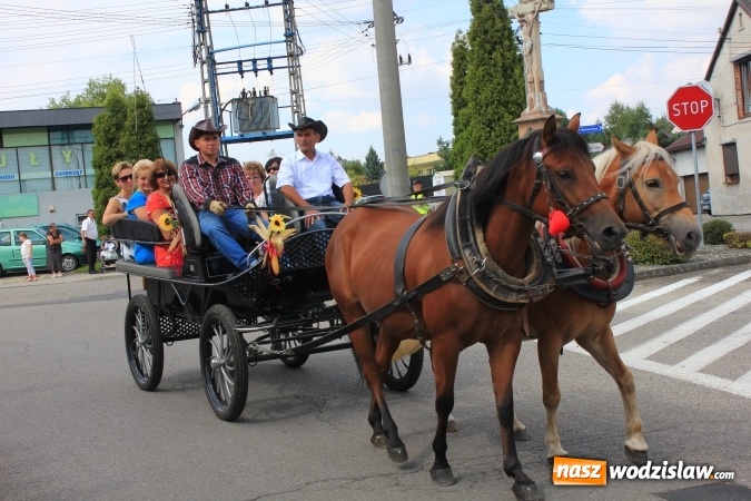 Zdjęcie w galerii na portalu naszwodzislaw.com: Szejki z Dubaju, bukowski Batman oraz Barbie i Ken, czyli pomysłowy korowód dożynkowy w Lubomi wiadomości z regionu