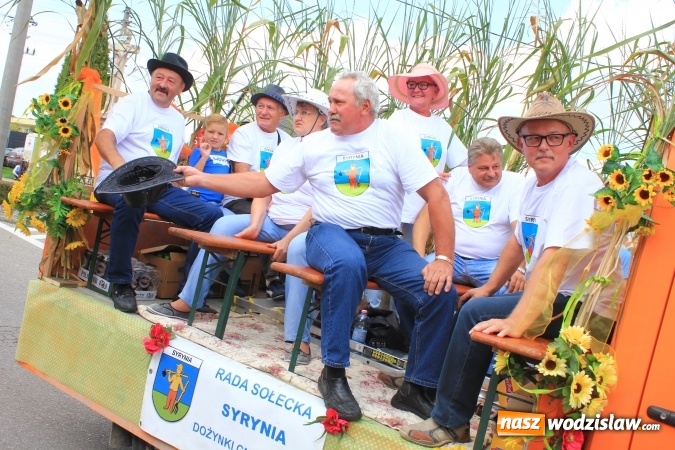 Zdjęcie w galerii na portalu naszwodzislaw.com: Szejki z Dubaju, bukowski Batman oraz Barbie i Ken, czyli pomysłowy korowód dożynkowy w Lubomi wiadomości z regionu