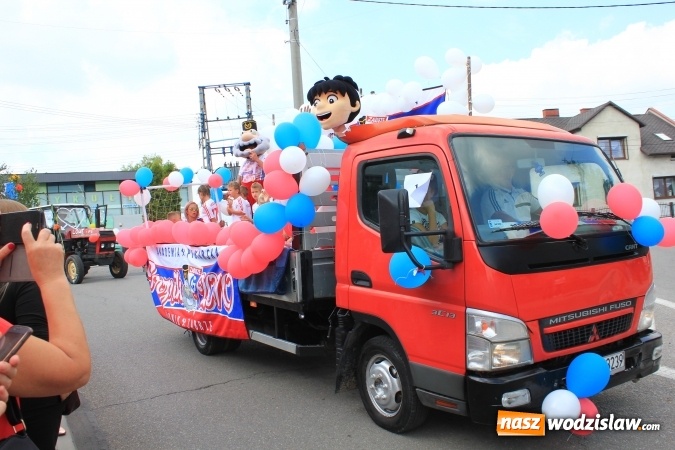 Zdjęcie w galerii na portalu naszwodzislaw.com: Szejki z Dubaju, bukowski Batman oraz Barbie i Ken, czyli pomysłowy korowód dożynkowy w Lubomi wiadomości z regionu