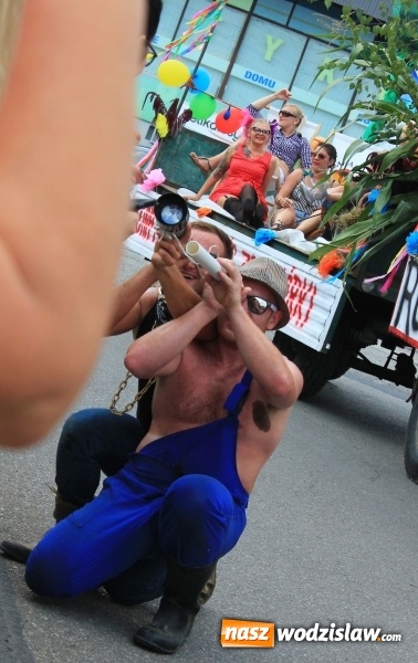 Zdjęcie w galerii na portalu naszwodzislaw.com: Szejki z Dubaju, bukowski Batman oraz Barbie i Ken, czyli pomysłowy korowód dożynkowy w Lubomi wiadomości z regionu