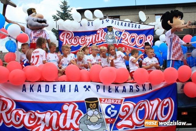 Zdjęcie w galerii na portalu naszwodzislaw.com: Szejki z Dubaju, bukowski Batman oraz Barbie i Ken, czyli pomysłowy korowód dożynkowy w Lubomi wiadomości z regionu