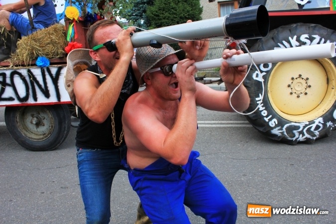 Zdjęcie w galerii na portalu naszwodzislaw.com: Szejki z Dubaju, bukowski Batman oraz Barbie i Ken, czyli pomysłowy korowód dożynkowy w Lubomi wiadomości z regionu