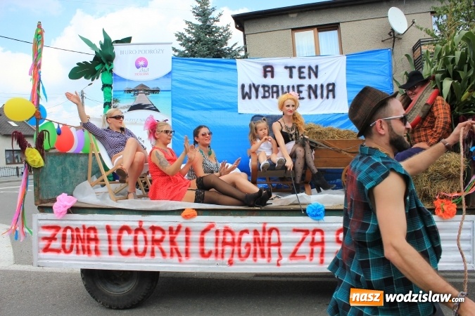 Zdjęcie w galerii na portalu naszwodzislaw.com: Szejki z Dubaju, bukowski Batman oraz Barbie i Ken, czyli pomysłowy korowód dożynkowy w Lubomi wiadomości z regionu