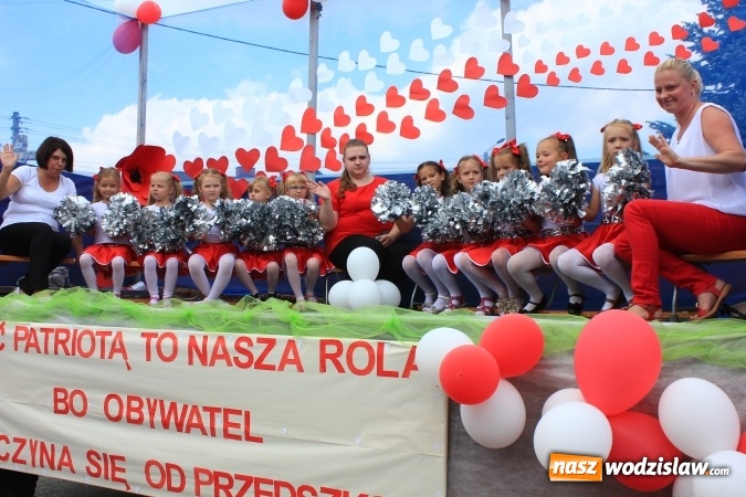 Zdjęcie w galerii na portalu naszwodzislaw.com: Szejki z Dubaju, bukowski Batman oraz Barbie i Ken, czyli pomysłowy korowód dożynkowy w Lubomi wiadomości z regionu