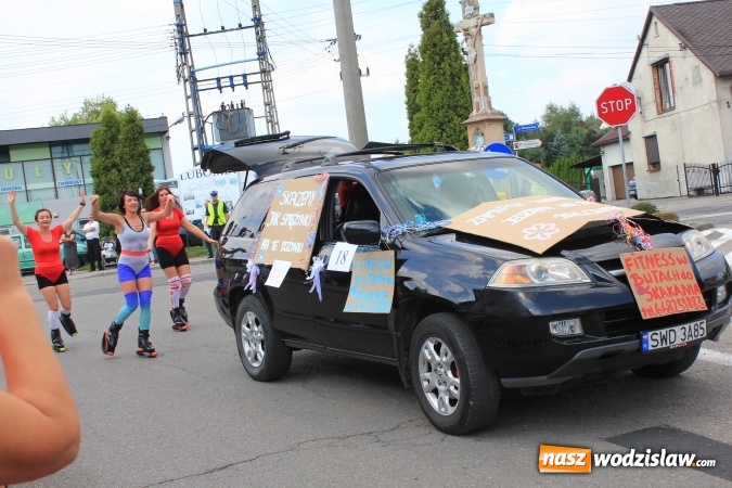 Zdjęcie w galerii na portalu naszwodzislaw.com: Szejki z Dubaju, bukowski Batman oraz Barbie i Ken, czyli pomysłowy korowód dożynkowy w Lubomi wiadomości z regionu