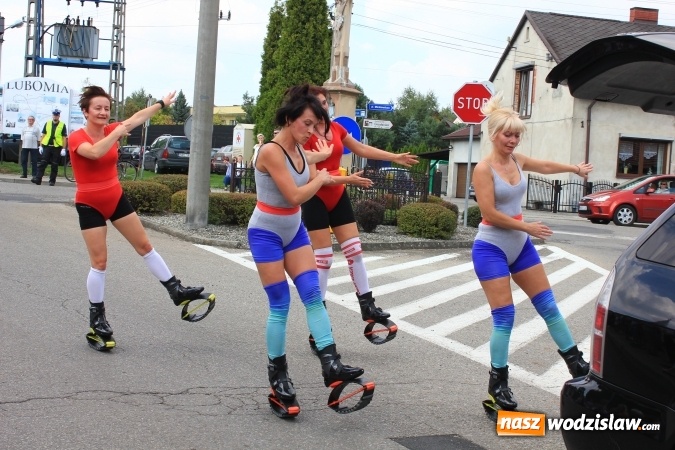 Zdjęcie w galerii na portalu naszwodzislaw.com: Szejki z Dubaju, bukowski Batman oraz Barbie i Ken, czyli pomysłowy korowód dożynkowy w Lubomi wiadomości z regionu