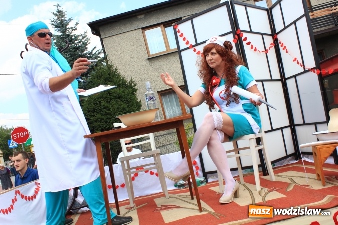 Zdjęcie w galerii na portalu naszwodzislaw.com: Szejki z Dubaju, bukowski Batman oraz Barbie i Ken, czyli pomysłowy korowód dożynkowy w Lubomi wiadomości z regionu