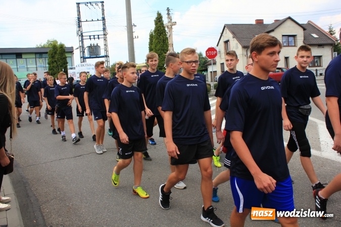 Zdjęcie w galerii na portalu naszwodzislaw.com: Szejki z Dubaju, bukowski Batman oraz Barbie i Ken, czyli pomysłowy korowód dożynkowy w Lubomi wiadomości z regionu