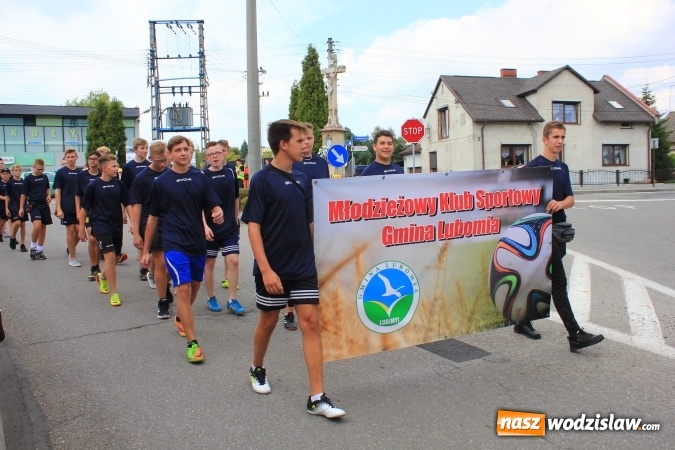 Zdjęcie w galerii na portalu naszwodzislaw.com: Szejki z Dubaju, bukowski Batman oraz Barbie i Ken, czyli pomysłowy korowód dożynkowy w Lubomi wiadomości z regionu