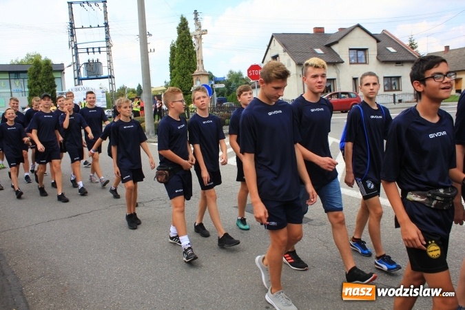 Zdjęcie w galerii na portalu naszwodzislaw.com: Szejki z Dubaju, bukowski Batman oraz Barbie i Ken, czyli pomysłowy korowód dożynkowy w Lubomi wiadomości z regionu