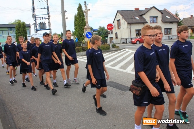 Zdjęcie w galerii na portalu naszwodzislaw.com: Szejki z Dubaju, bukowski Batman oraz Barbie i Ken, czyli pomysłowy korowód dożynkowy w Lubomi wiadomości z regionu