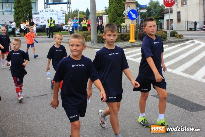 Zdjęcie w galerii na portalu naszwodzislaw.com: Szejki z Dubaju, bukowski Batman oraz Barbie i Ken, czyli pomysłowy korowód dożynkowy w Lubomi wiadomości z regionu