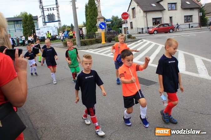 Zdjęcie w galerii na portalu naszwodzislaw.com: Szejki z Dubaju, bukowski Batman oraz Barbie i Ken, czyli pomysłowy korowód dożynkowy w Lubomi wiadomości z regionu