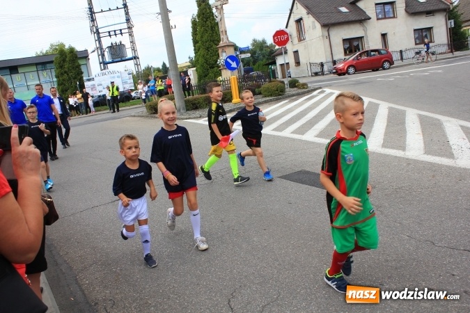 Zdjęcie w galerii na portalu naszwodzislaw.com: Szejki z Dubaju, bukowski Batman oraz Barbie i Ken, czyli pomysłowy korowód dożynkowy w Lubomi wiadomości z regionu