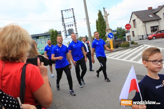 Zdjęcie w galerii na portalu naszwodzislaw.com: Szejki z Dubaju, bukowski Batman oraz Barbie i Ken, czyli pomysłowy korowód dożynkowy w Lubomi wiadomości z regionu