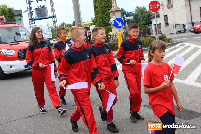 Zdjęcie w galerii na portalu naszwodzislaw.com: Szejki z Dubaju, bukowski Batman oraz Barbie i Ken, czyli pomysłowy korowód dożynkowy w Lubomi wiadomości z regionu