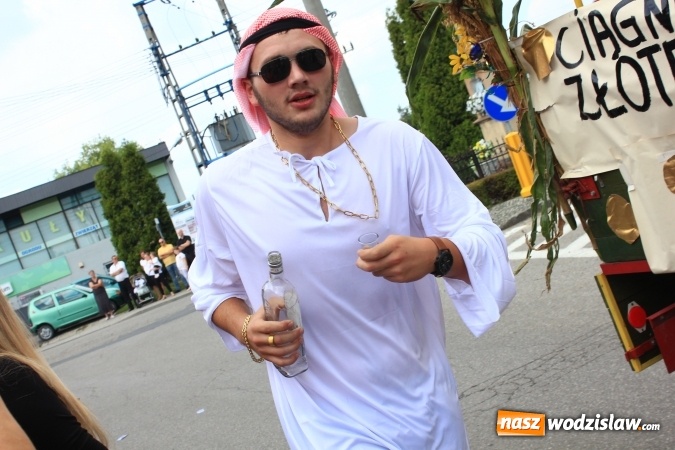 Zdjęcie w galerii na portalu naszwodzislaw.com: Szejki z Dubaju, bukowski Batman oraz Barbie i Ken, czyli pomysłowy korowód dożynkowy w Lubomi wiadomości z regionu