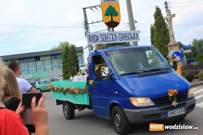 Zdjęcie w galerii na portalu naszwodzislaw.com: Szejki z Dubaju, bukowski Batman oraz Barbie i Ken, czyli pomysłowy korowód dożynkowy w Lubomi wiadomości z regionu