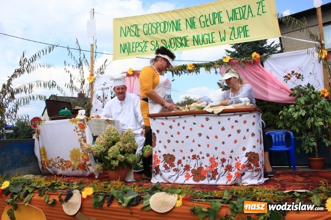 Zdjęcie w galerii na portalu naszwodzislaw.com: Szejki z Dubaju, bukowski Batman oraz Barbie i Ken, czyli pomysłowy korowód dożynkowy w Lubomi wiadomości z regionu