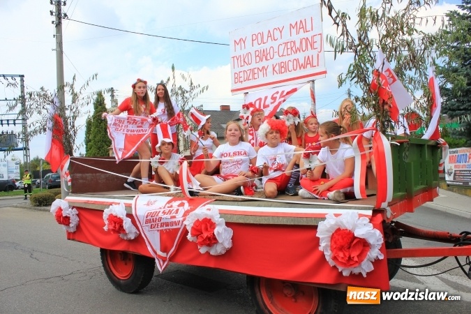 Zdjęcie w galerii na portalu naszwodzislaw.com: Szejki z Dubaju, bukowski Batman oraz Barbie i Ken, czyli pomysłowy korowód dożynkowy w Lubomi wiadomości z regionu