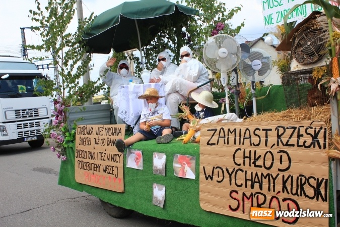 Zdjęcie w galerii na portalu naszwodzislaw.com: Szejki z Dubaju, bukowski Batman oraz Barbie i Ken, czyli pomysłowy korowód dożynkowy w Lubomi wiadomości z regionu