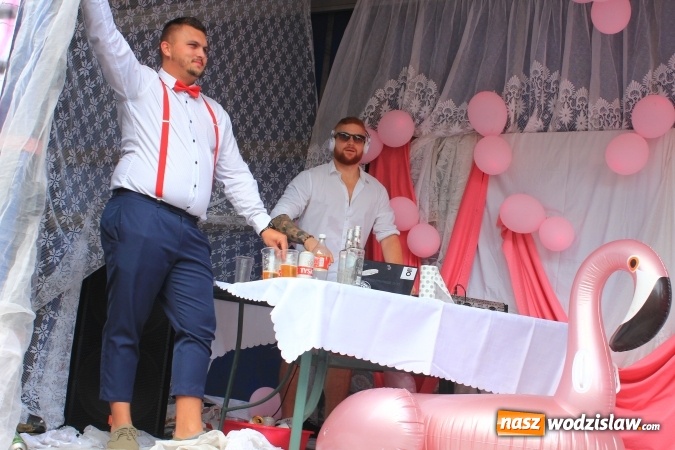 Zdjęcie w galerii na portalu naszwodzislaw.com: Szejki z Dubaju, bukowski Batman oraz Barbie i Ken, czyli pomysłowy korowód dożynkowy w Lubomi wiadomości z regionu