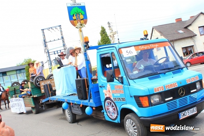Zdjęcie w galerii na portalu naszwodzislaw.com: Szejki z Dubaju, bukowski Batman oraz Barbie i Ken, czyli pomysłowy korowód dożynkowy w Lubomi wiadomości z regionu