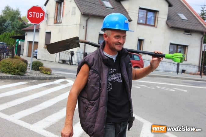 Zdjęcie w galerii na portalu naszwodzislaw.com: Szejki z Dubaju, bukowski Batman oraz Barbie i Ken, czyli pomysłowy korowód dożynkowy w Lubomi wiadomości z regionu