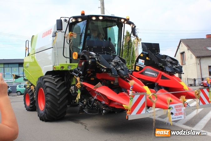 Zdjęcie w galerii na portalu naszwodzislaw.com: Szejki z Dubaju, bukowski Batman oraz Barbie i Ken, czyli pomysłowy korowód dożynkowy w Lubomi wiadomości z regionu