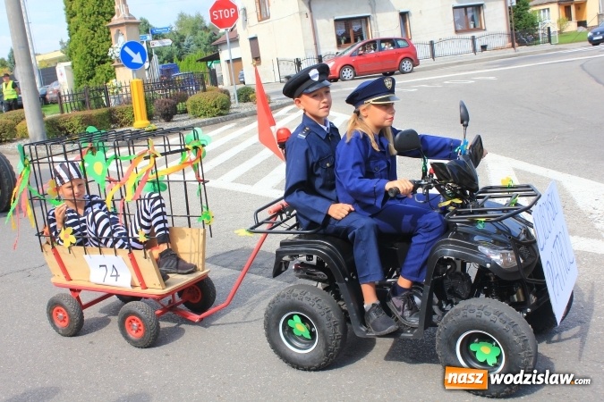 Zdjęcie w galerii na portalu naszwodzislaw.com: Szejki z Dubaju, bukowski Batman oraz Barbie i Ken, czyli pomysłowy korowód dożynkowy w Lubomi wiadomości z regionu