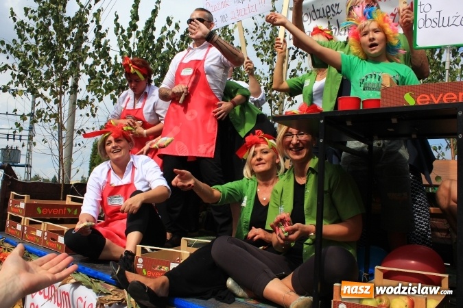 Zdjęcie w galerii na portalu naszwodzislaw.com: Szejki z Dubaju, bukowski Batman oraz Barbie i Ken, czyli pomysłowy korowód dożynkowy w Lubomi wiadomości z regionu