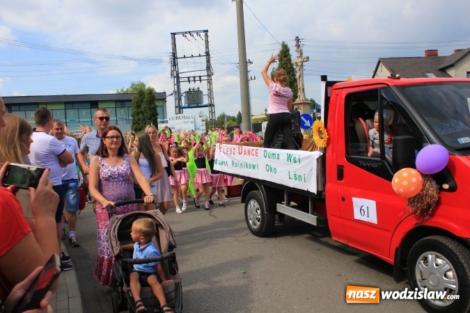 Zdjęcie w galerii na portalu naszwodzislaw.com: Szejki z Dubaju, bukowski Batman oraz Barbie i Ken, czyli pomysłowy korowód dożynkowy w Lubomi wiadomości z regionu