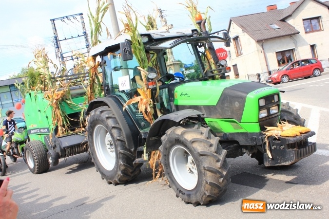 Zdjęcie w galerii na portalu naszwodzislaw.com: Szejki z Dubaju, bukowski Batman oraz Barbie i Ken, czyli pomysłowy korowód dożynkowy w Lubomi wiadomości z regionu