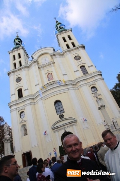 Zdjęcie w galerii na portalu naszwodzislaw.com: Arcybiskup Wiktor Skworc w Pszowie: Radość to jeden z owoców Ducha Świętego wiadomości z regionu