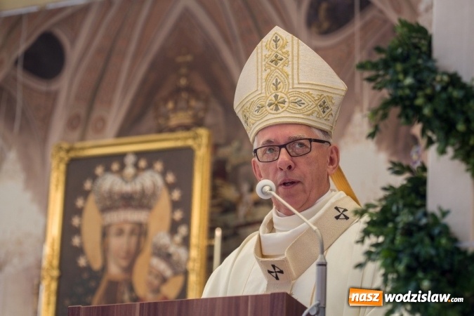 Zdjęcie w galerii na portalu naszwodzislaw.com: Arcybiskup Wiktor Skworc w Pszowie: Radość to jeden z owoców Ducha Świętego wiadomości z regionu
