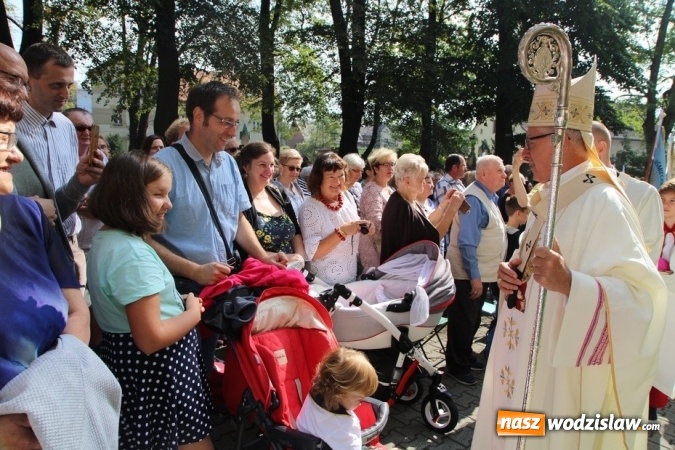 Zdjęcie w galerii na portalu naszwodzislaw.com: Arcybiskup Wiktor Skworc w Pszowie: Radość to jeden z owoców Ducha Świętego wiadomości z regionu