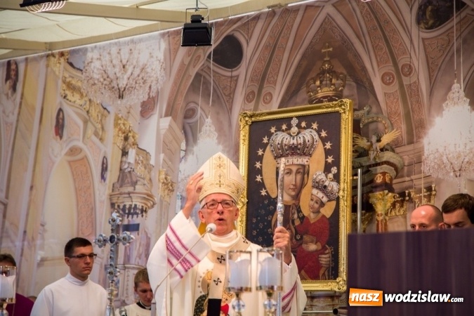 Zdjęcie w galerii na portalu naszwodzislaw.com: Arcybiskup Wiktor Skworc w Pszowie: Radość to jeden z owoców Ducha Świętego wiadomości z regionu