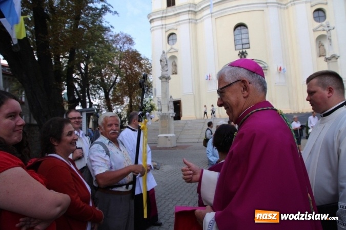 Zdjęcie w galerii na portalu naszwodzislaw.com: Arcybiskup Wiktor Skworc w Pszowie: Radość to jeden z owoców Ducha Świętego wiadomości z regionu