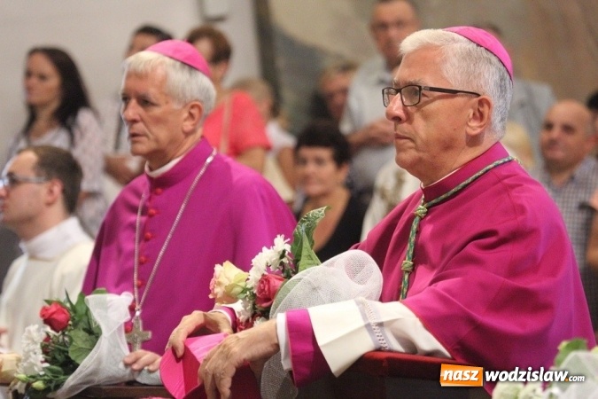Zdjęcie w galerii na portalu naszwodzislaw.com: Arcybiskup Wiktor Skworc w Pszowie: Radość to jeden z owoców Ducha Świętego wiadomości z regionu