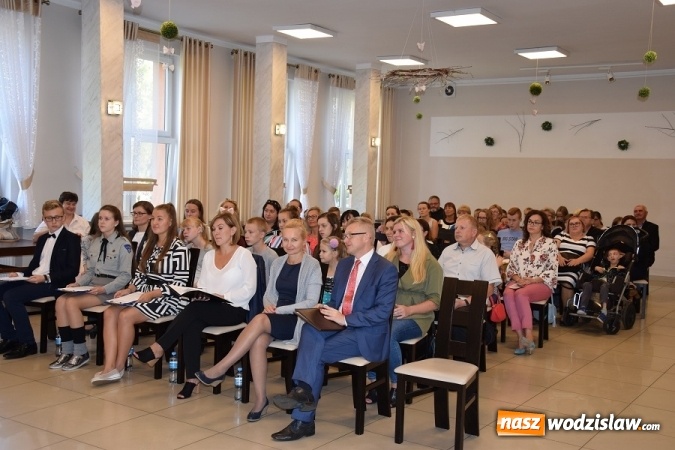 Zdjęcie w galerii na portalu naszwodzislaw.com: Narodowe Czytanie 2018: Przedwiośnie i pieśni patriotyczne wiadomości z regionu