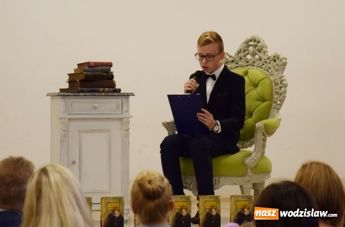 Zdjęcie w galerii na portalu naszwodzislaw.com: Narodowe Czytanie 2018: Przedwiośnie i pieśni patriotyczne wiadomości z regionu