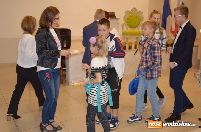 Zdjęcie w galerii na portalu naszwodzislaw.com: Narodowe Czytanie 2018: Przedwiośnie i pieśni patriotyczne wiadomości z regionu