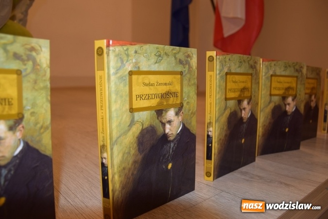 Zdjęcie w galerii na portalu naszwodzislaw.com: Narodowe Czytanie 2018: Przedwiośnie i pieśni patriotyczne wiadomości z regionu