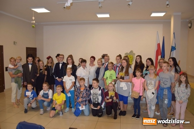 Zdjęcie w galerii na portalu naszwodzislaw.com: Narodowe Czytanie 2018: Przedwiośnie i pieśni patriotyczne wiadomości z regionu