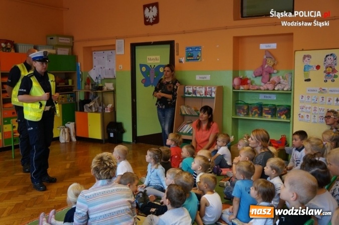 Zdjęcie w galerii na portalu naszwodzislaw.com: Policjanci o bezpieczeństwie z przedszkolakami i pierwszakami wiadomości z regionu