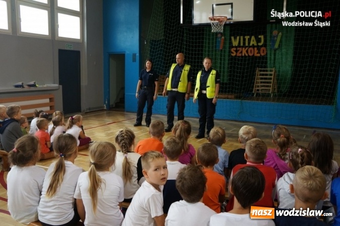 Zdjęcie w galerii na portalu naszwodzislaw.com: Policjanci o bezpieczeństwie z przedszkolakami i pierwszakami wiadomości z regionu